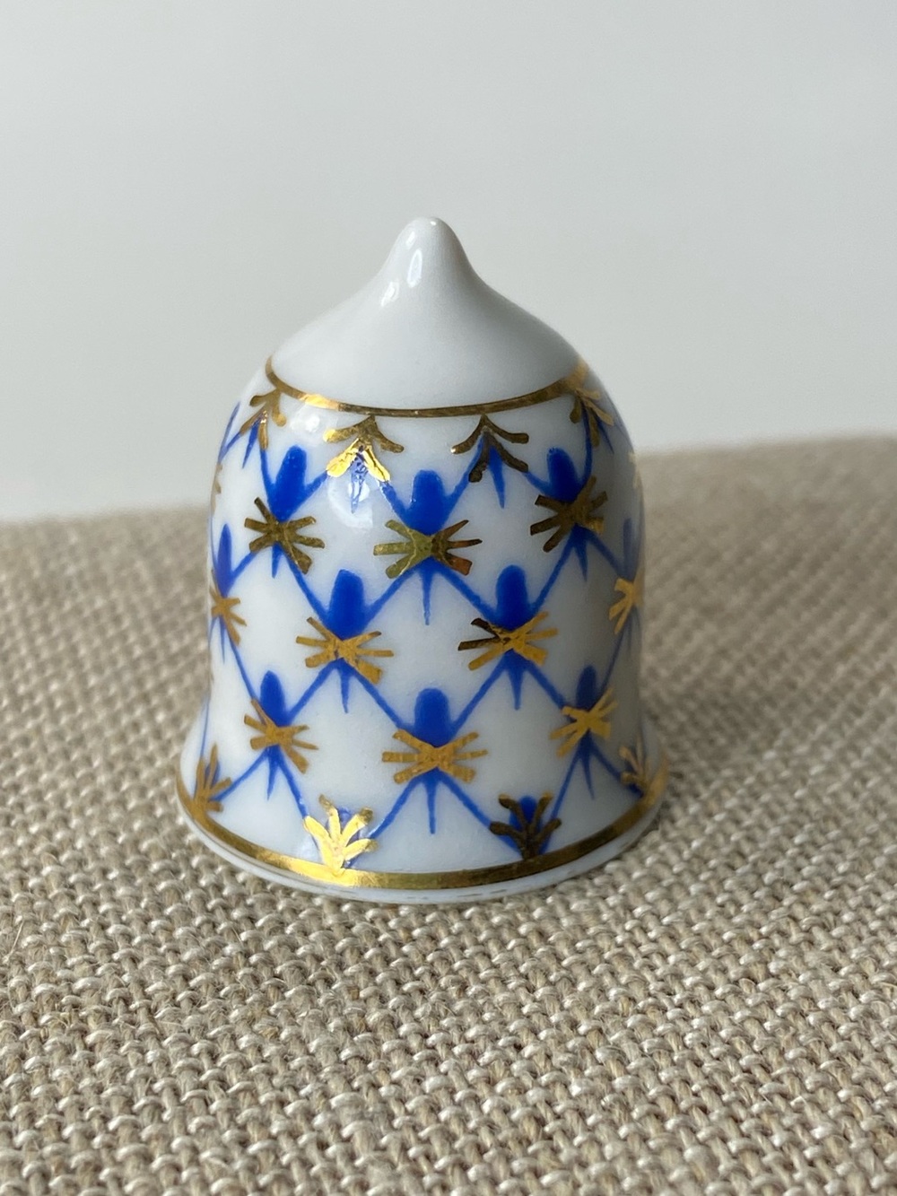 Lomonosov Made Russia Hand-painted White Porcelain Gold Blue Thimble Net Pattern